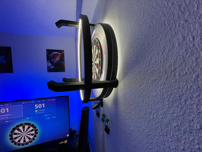 Autodarts Setup – Raumansicht mit TV und Scoring